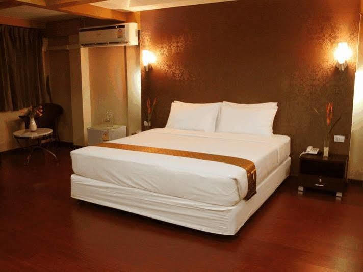 Visiting Card Hotel & Resort Bangkok Buitenkant foto